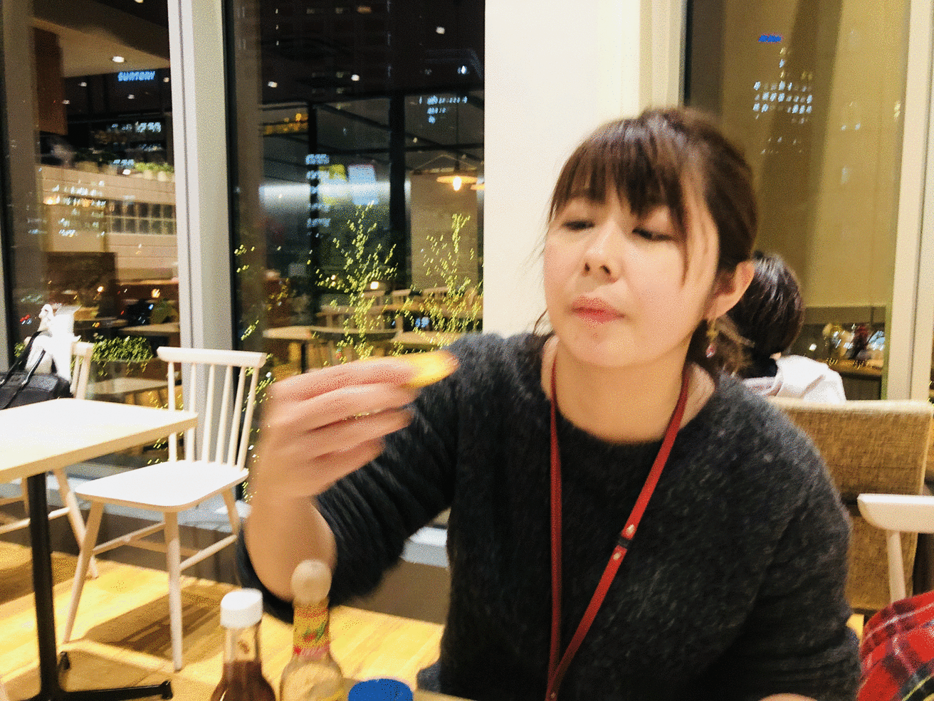 揚げたては熱いよね、そりゃ。でも、たまらん。