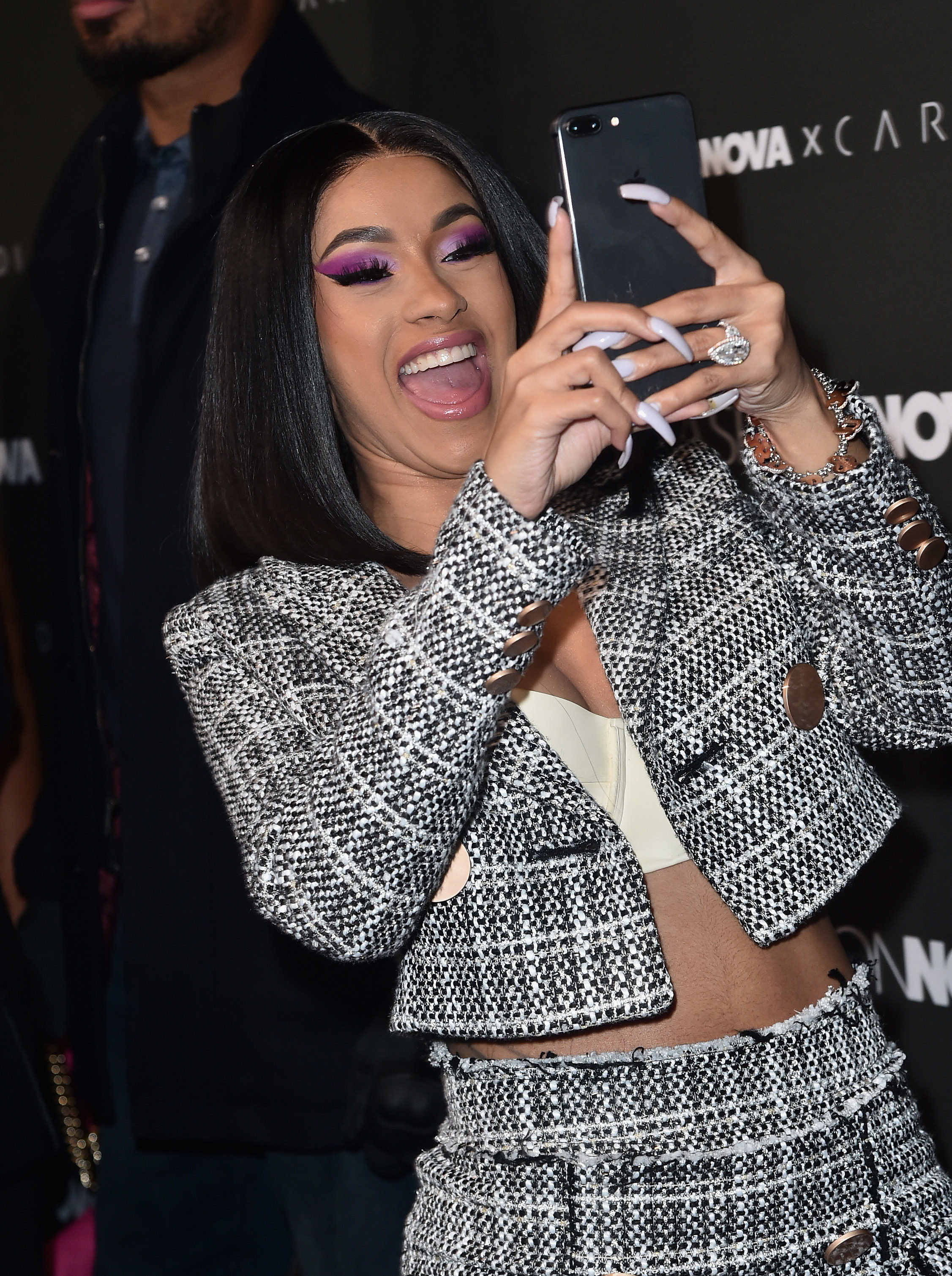 Cardi B reveals she changed her nail shape from pointy to square | Daily  Mail Online