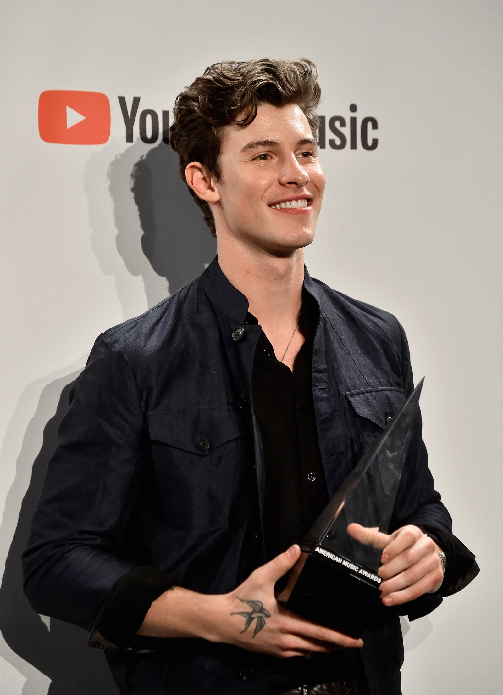 Shawn Mendes Opened Up About His Sexuality, A Taylor Swift Text That ...