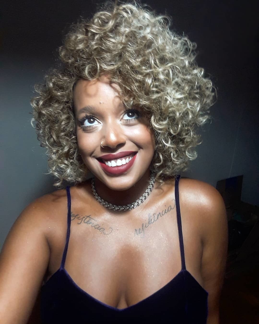 "Eu estava tão arrumada quanto estou nesta foto, mas isso não impediu que me tratassem daquele modo", disse ela ao BuzzFeed Brasil.