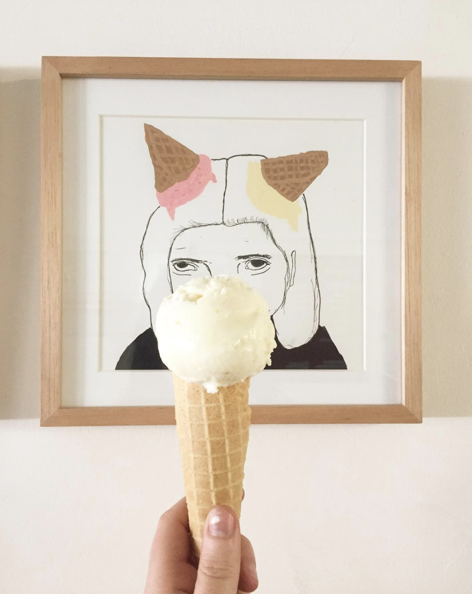 Si estás buscando uns heladería hipster, ya sabes a dónde ir. Si estás buscando helados de sabores interesantísimos como maíz azul o sorbete de chabacano con mermelada de blueberry, ya sabes a dónde ir. Esta heladería en la colonia Roma cumplirá todos tus antojos de helado, uno a uno.¿Dónde está? Colima 162, Roma Norte.