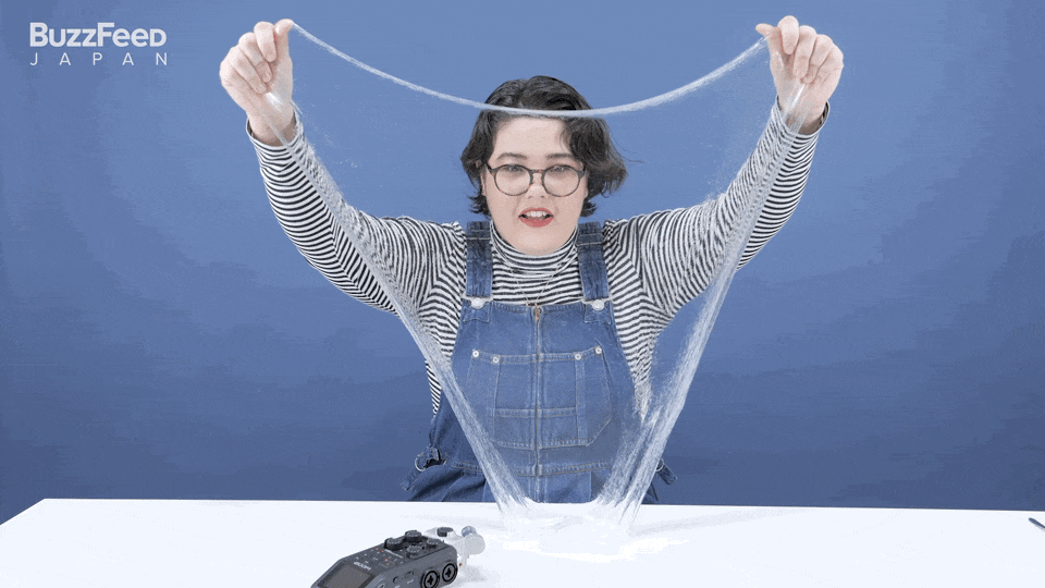 さらに、ビーズやラメをミックスするなど、視覚的にも楽しいのがスライム動画の魅力です。