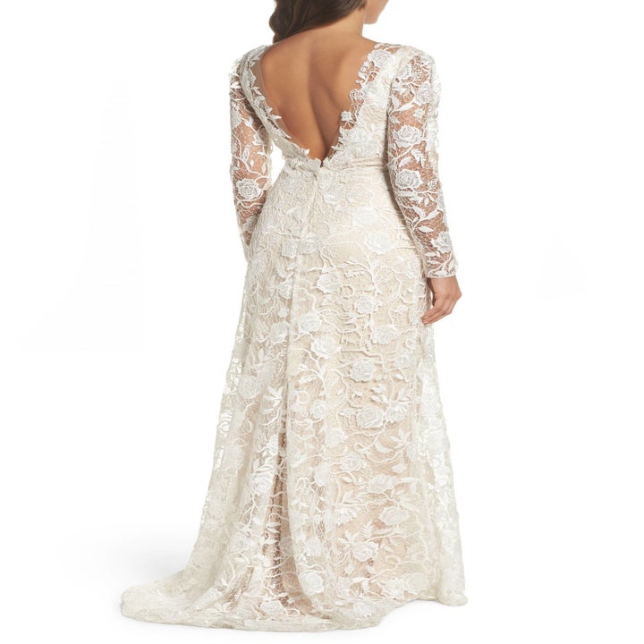 23 Incredibly Gorgeous Wedding Dresses With Sleeves