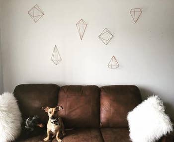 the diamond-shaped wire decor on a reviewer's wall