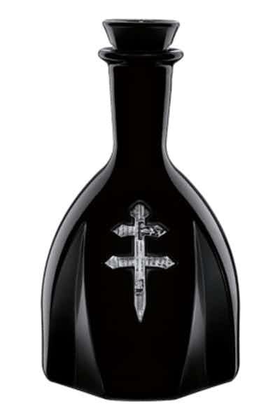 Born from the prestigious Chateau de Cognac in France, D'USSÉ blends over 200 years of tradition with the inspiration of a passionate Cellar Master who set out to create his own legacy. The result is a uniquely powerful, authentic Cognac that starts off with distinguished intensity and then gives way to a pleasantly smooth, balanced finish. D'USSE XO Cognac (Extra Old) delivers rich flavor notes of ripe blackberry and apricot, layered with hints of dark chocolate and walnut, culminating in an exceptionally balanced finish. Sip neat and enjoy.