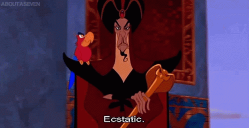 Nach einigen Minuten setzt die erste Ernüchterung ein. Klar, Aladdin ist sympathisch und sein Affe putzig aber so richtig reißt mich die Story nicht mehr mit. Der Großwesir Dschafar und sein dummer Vogel nerven ohne Ende und die Naivität von Jasmins Vater geht mir einfach nur auf die Eier. Wenn ich noch einmal "Willst du einen Keks, Papageichen?" höre, raste ich aus. Der Sultan ist wirklich so leichtgläubig, dass es noch nicht einmal große Kunst bedarf ihm sein wichtigstes Familienerbstück abzunehmen. Ein flüchtiger Blick in Dschafars hypnotisierenden Schlangenstab und schon stammelt er "der Diamant steht dir zu Verfügung" und rückt den kostbaren Ring raus. Na super. Hoffentlich kann zumindest der Dschinni den Film noch retten.