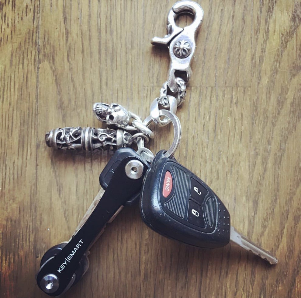 男子胸アツ 鍵をまとめるアクセサリー Key Smart が超スタイリッシュ