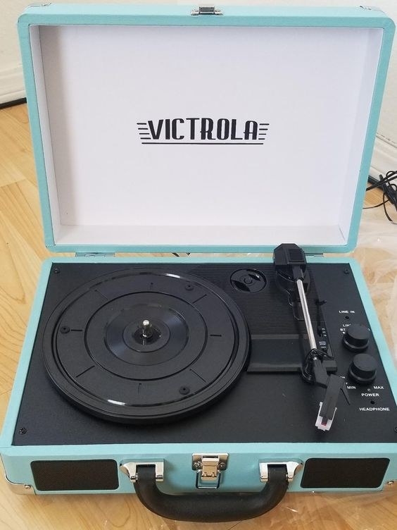 reviewer&#x27;s briefcase-shaped teal record player