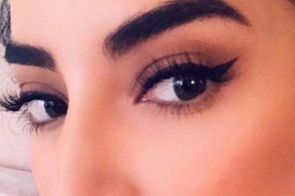 If You Hate Doing Winged Eyeliner You 100 Need This Cat Eye Stamp