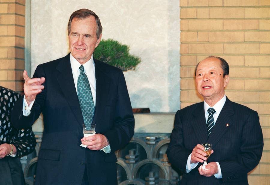 米国のブッシュ元大統領が死去 日本軍 サダム フセインと戦った激動の人生を伝える10枚の写真