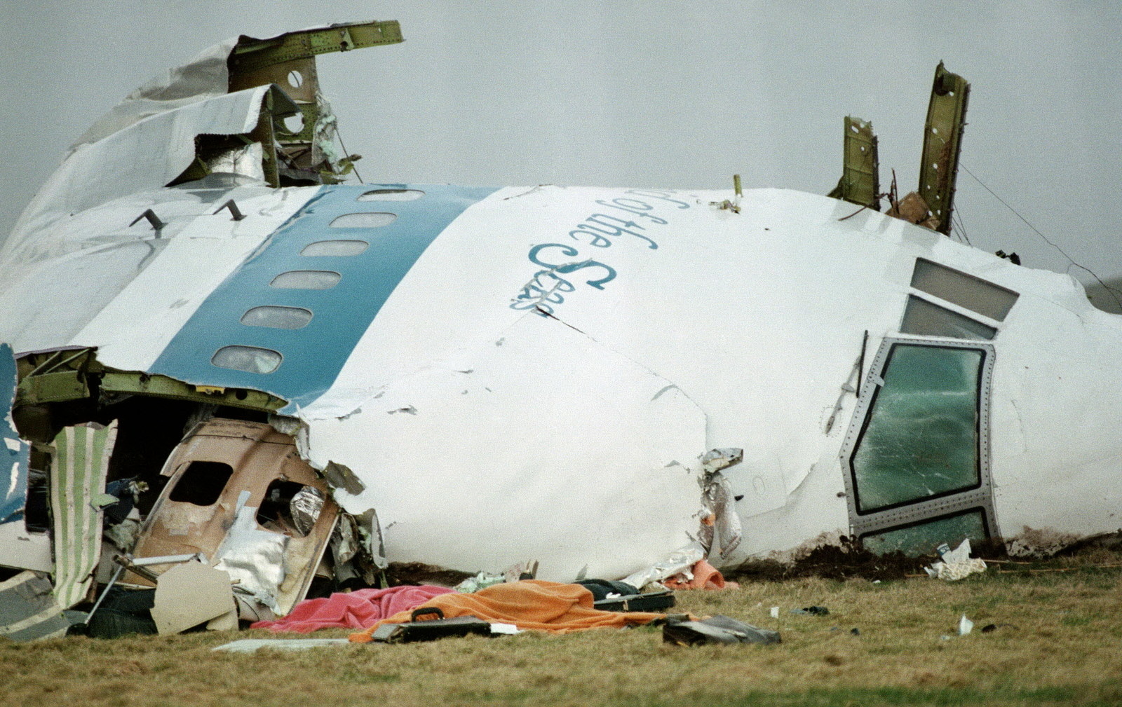 Самолет 1988. Взрыв Boeing 747 над Локерби. Катастрофа Боинг 747 над Локерби. Катастрофа Boeing 747 над Локерби.