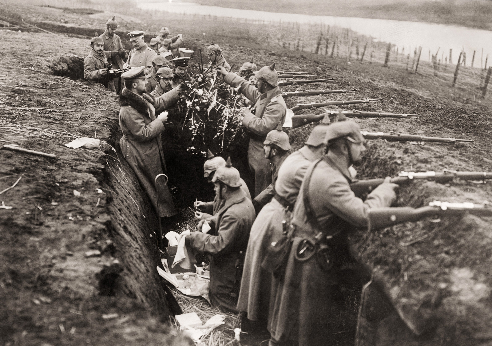 Немецкие солдаты первой мировой в окопах