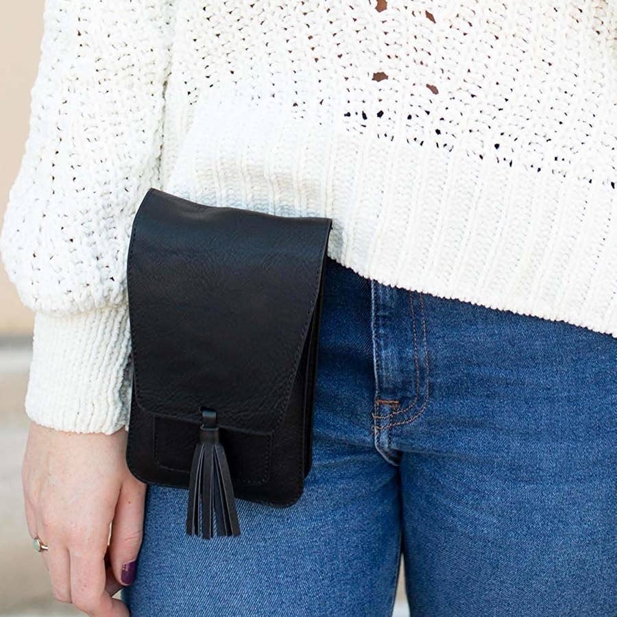 Purses are like friends, you can never have too many! 👜 Our purse