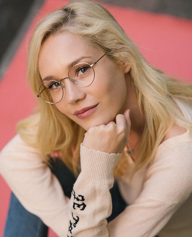 model with glasses