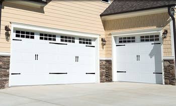 garage doors with the magnets on it 