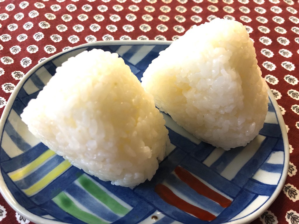 ファミマの 塩むすび の神がかった美味さに悶絶した話