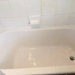 reviewer photo of the same tub now completely clean after using the scrubbing attachment