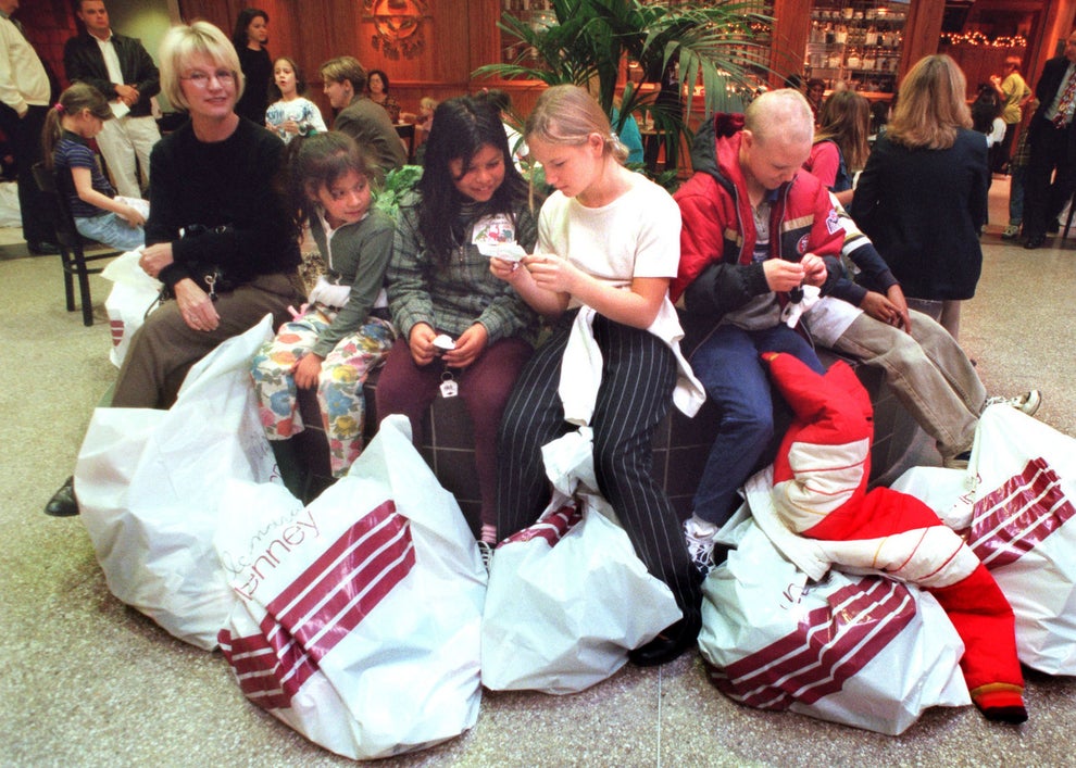 This Is What Christmas Shopping Looked Like In The ’90s