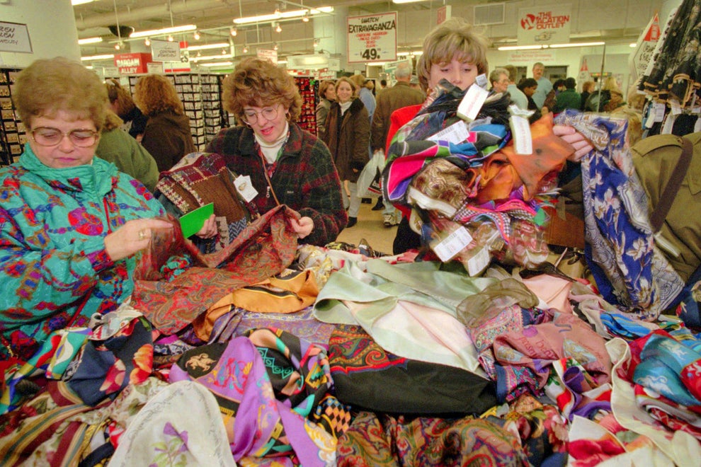 This Is What Christmas Shopping Looked Like In The ’90s