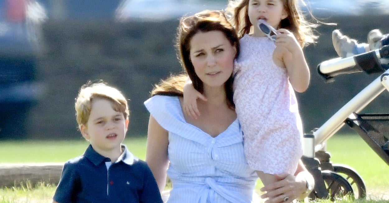 Фото кейт с детьми фотошоп. Кейт Миддлтон с детьми. Принц Уильям и Кейт дети. Кейт Миддлтон дети фото. Кейт Миддлтон и ее дети.