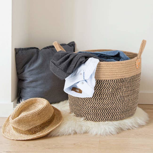 the jute basket with dirty clothes in it