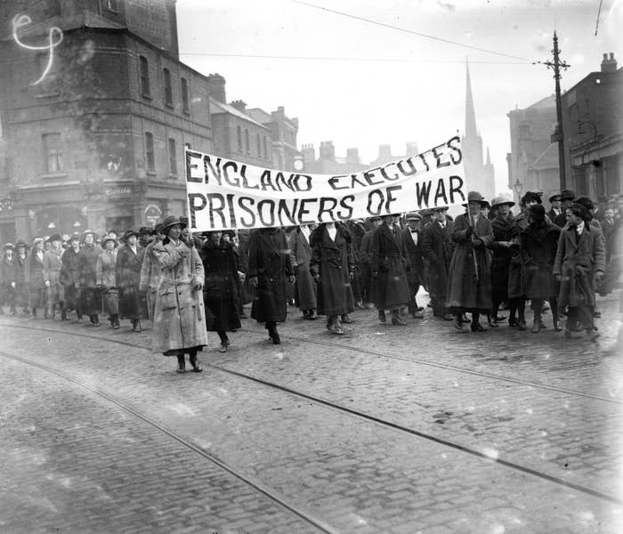 1921: Republicans protest in the streets of Dublin against the hanging of Irish Republican Army volunteers by the British government.