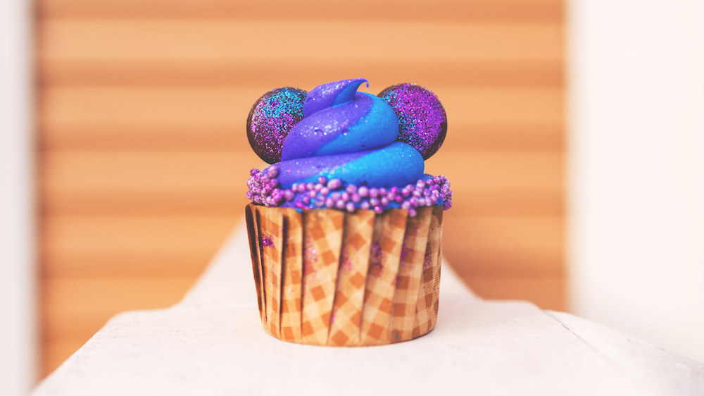 What it is: Vanilla cupcake stuffed with cotton candy and topped with cotton candy buttercream, chocolate glitter ears, and shimmer chocolate crispy pearlsWhere to get it: Disney’s Port Orleans Resort