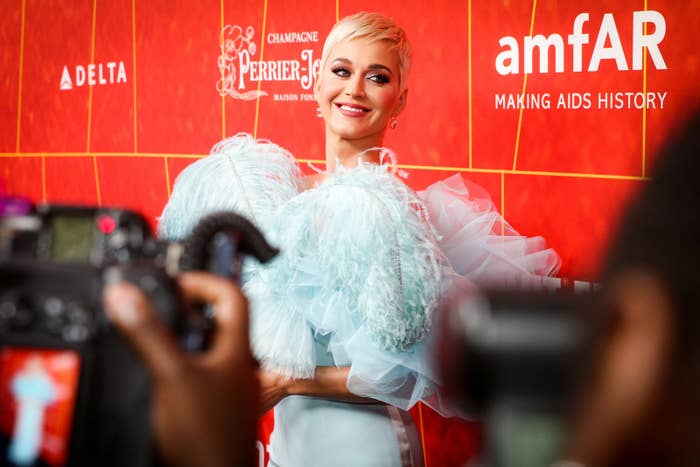 700px x 467px - Katy Perry Pretended A Tree Was Tom Cruise And Got Suspended For \
