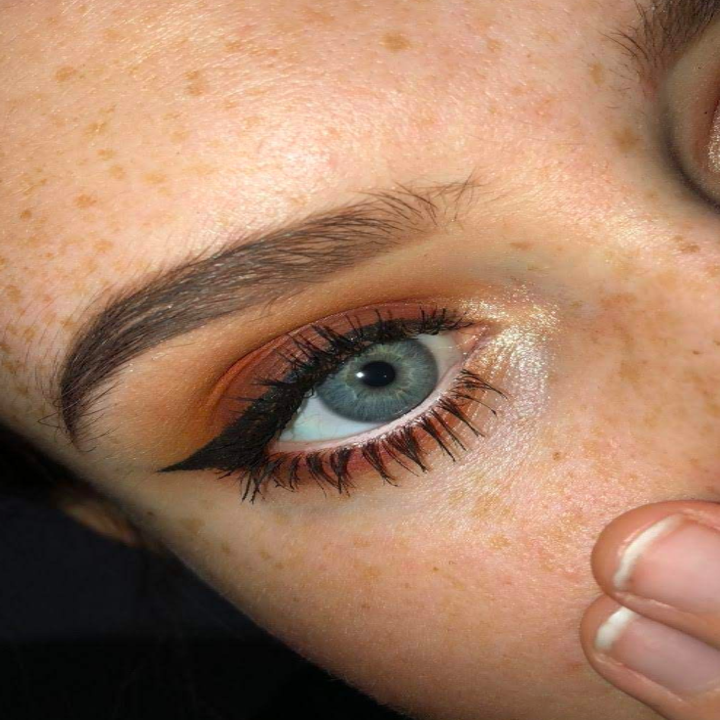 reviewer wearing liner in lower waterline 