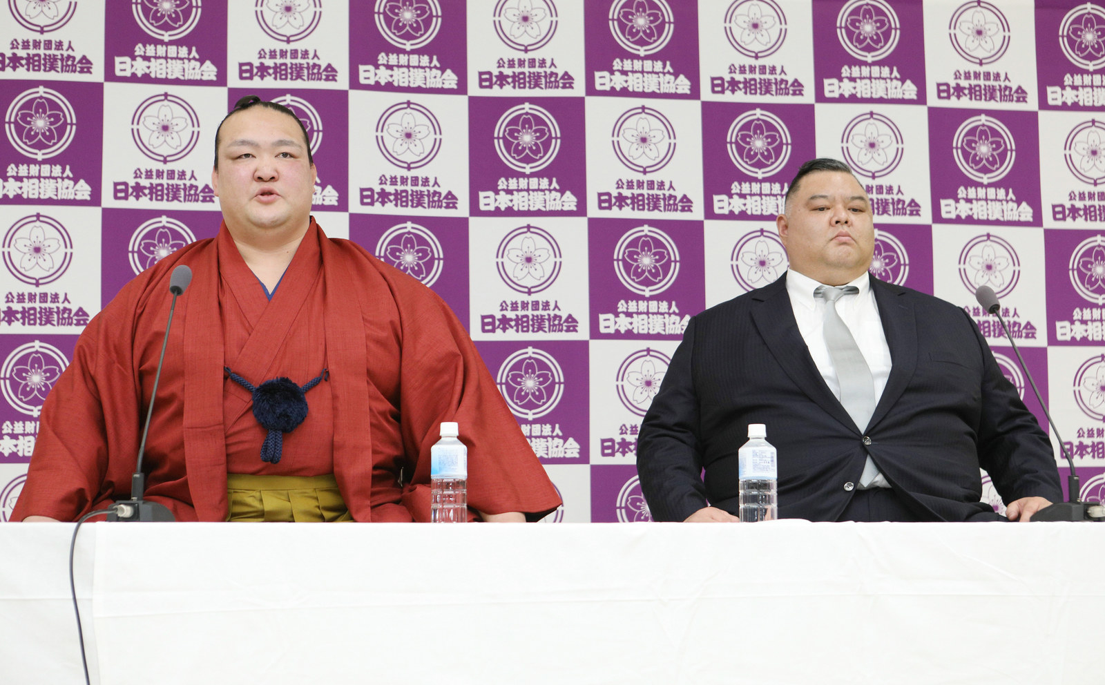 横綱・稀勢の里、涙の引退会見「いつも稽古場で自問自答していた」