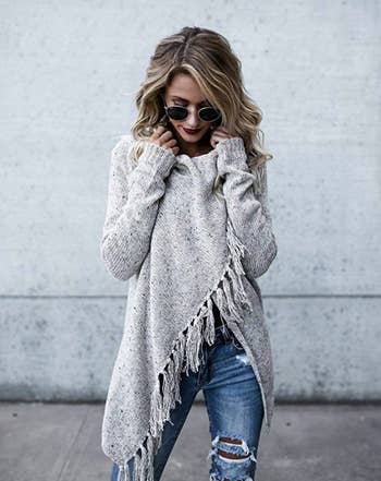 A model in the sweater in grey