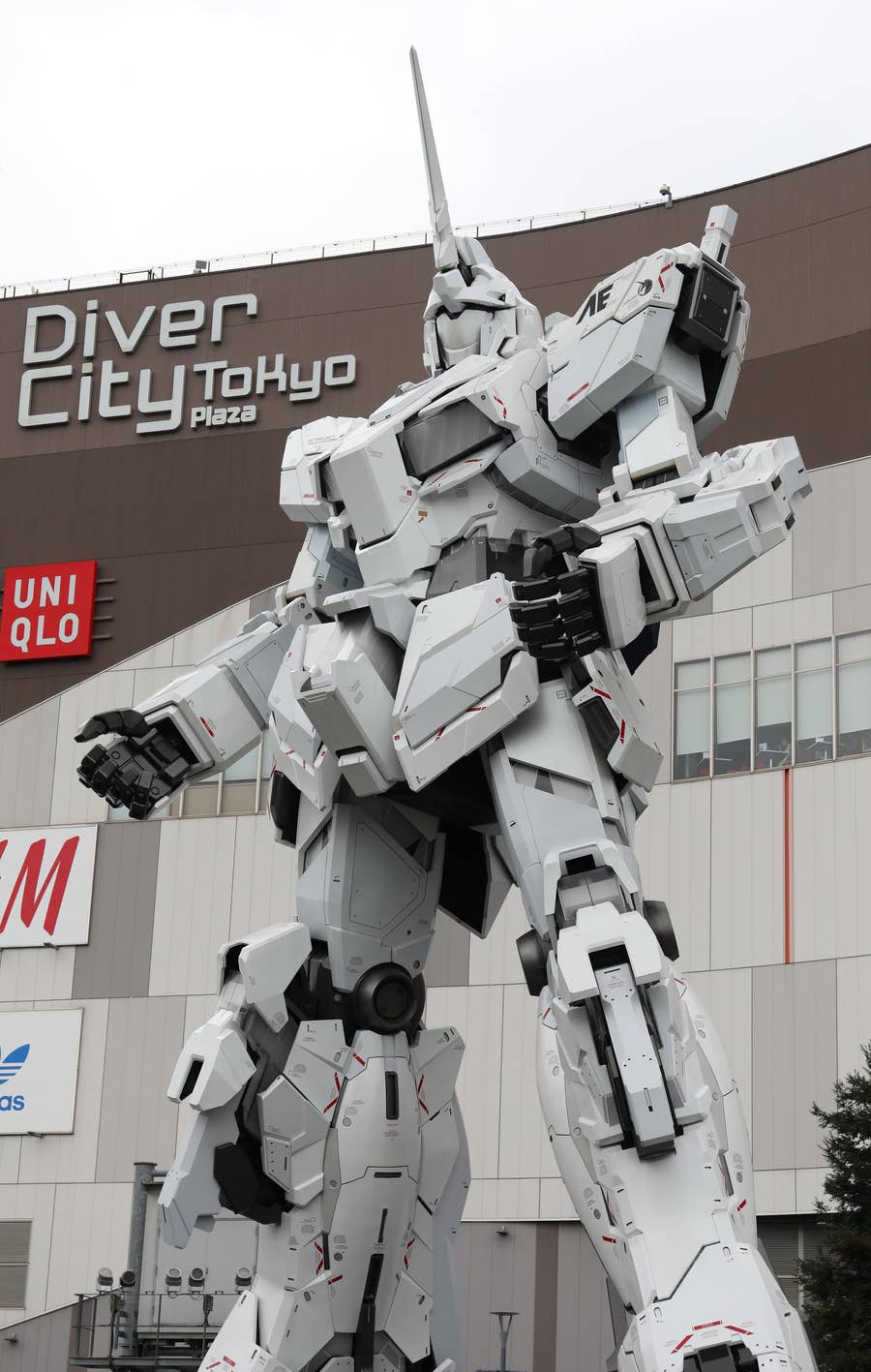 実物大ガンダム工事代水増し疑いで逮捕 アナハイム がトレンド入り