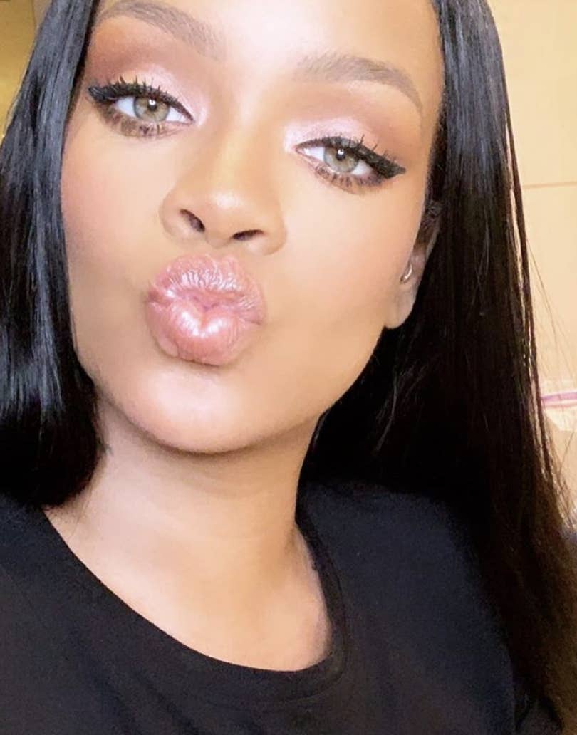 I M Obsessed With This Story About Rihanna Using A Crowded Public Restroom