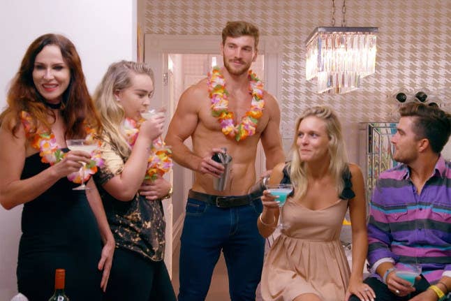 17 Instant Hotel Jokes You Ll Lol At The series follows homeowners who have transformed their homes into hotels and are individually judged by each other to receive the highest. 17 instant hotel jokes you ll lol at