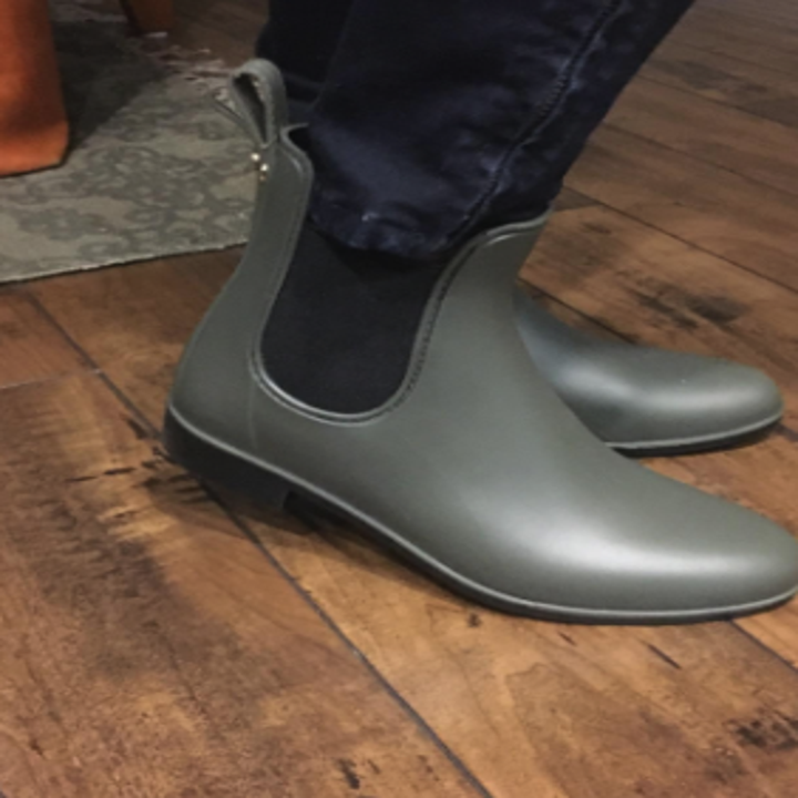 stylish water resistant shoes