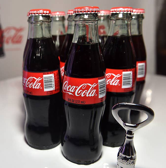 Resultado de imagem para coca de garrafinha