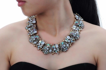  EFTOM Rhinestone Choker Necklaces Gold Sparkling Diamond Choker  Crystal Necklace for Women Girls: Clothing, Shoes & Jewelry