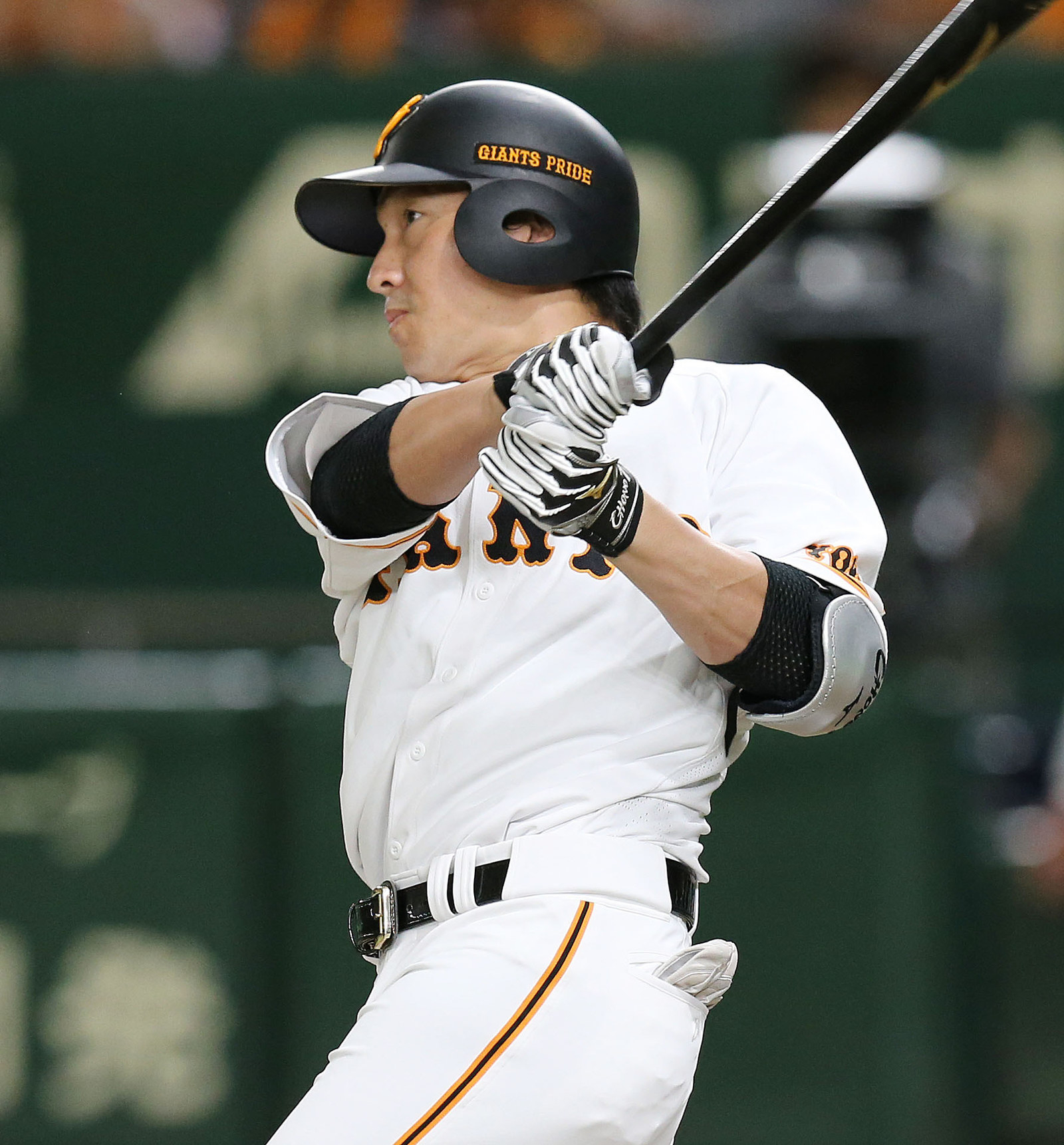 日ハム、ロッテと2回のドラフト指名を拒否してまで巨人に入った長野久義選手(34)が、丸佳浩選手(29)の人的補償として、広島に移籍することが決まりました。人気と実力を兼ね備えたベテランの生え抜き選手を放出したことに、幅広い層から驚きの声があがりました。とはいえ、人的補償として移籍した先で大ブレークを果たしたり、復活したりした選手は珍しくありません。これまでに人的補償として移籍した主な選手をまとめました。
