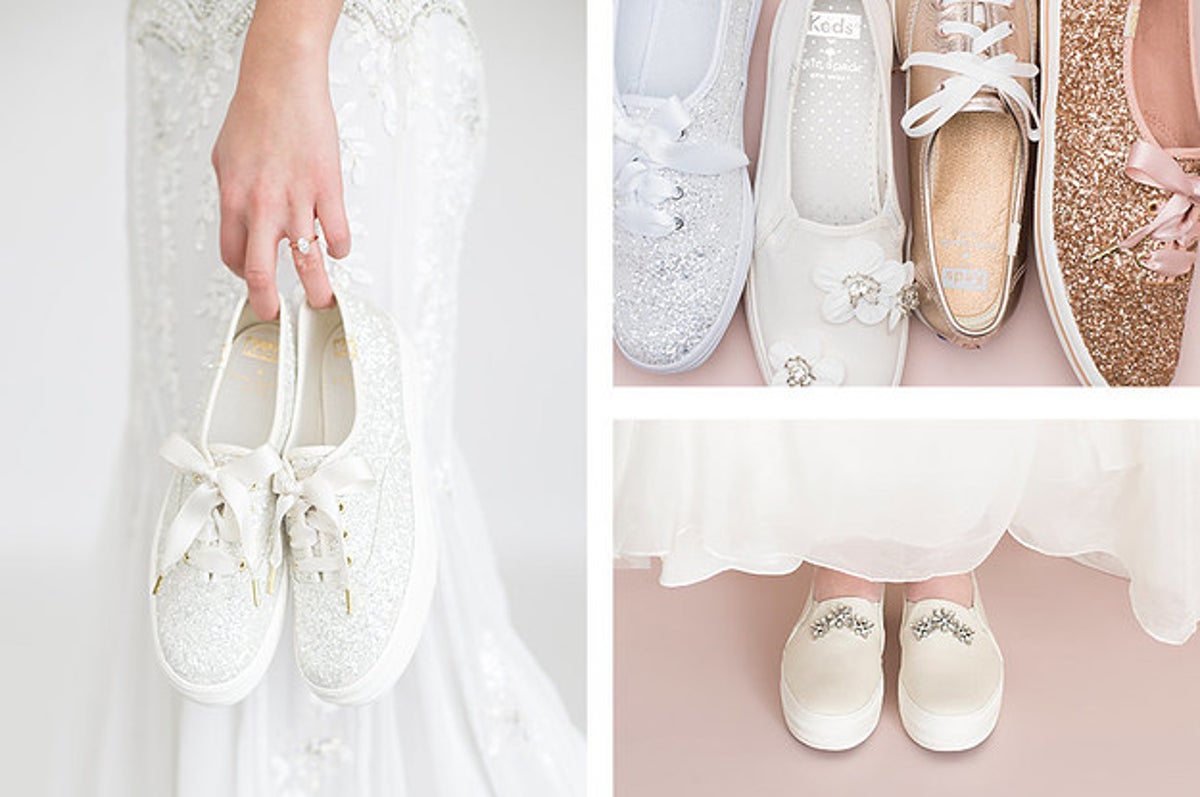 Что можно вместо свадьбы. Обувь на свадьбу для невесты. Свадьба в кедах. Свадебная обувь для невесты кроссовки. Свадебные кеды невесты.