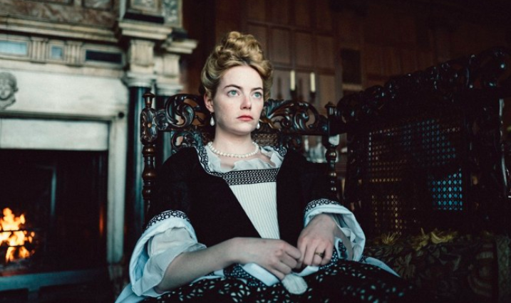 Winner: The Favourite (Fiona Crombie, Alice Felton)Fantastic Beasts: The Crimes of Grindelwald (Stuart Craig, Anna Pinnock)First Man (Nathan Crowley, Kathy Lucas)Mary Poppins Returns (John Myhre, Gordon Sim)Roma (Eugenio Caballero, Bárbara Enríquez)