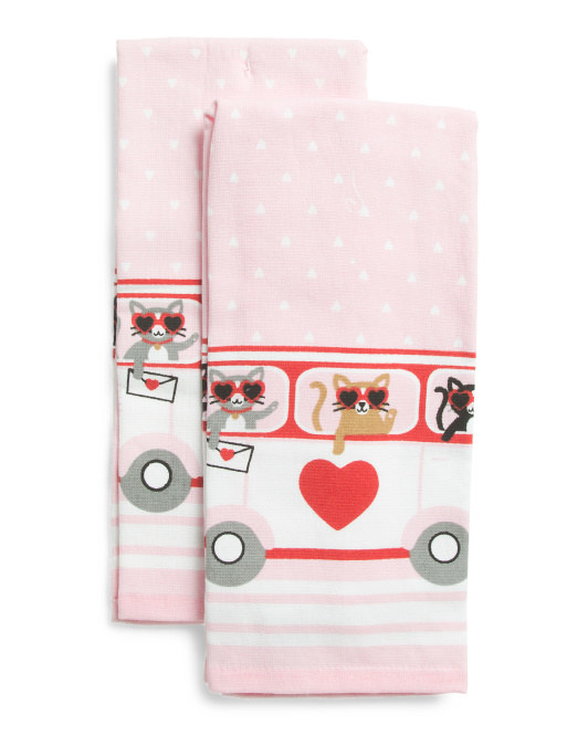 Just looking at this cute set of towels is making me want to type out a million heart-eye emojis 😍. They're purr-fect for any cat-lover's kitchen decor, don't you think?Get a two-pack from T.J. Maxx for $7.99.