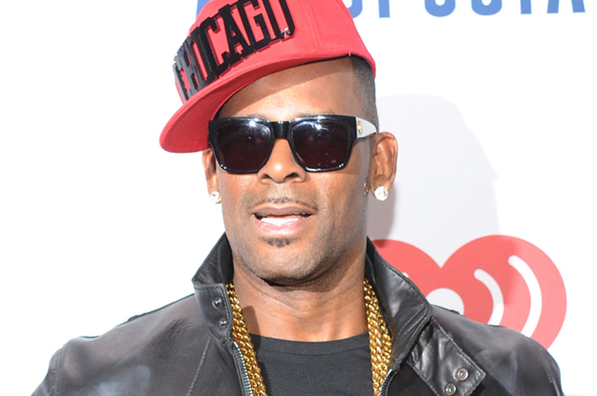 R. Kelly Allegedly Sexually Assaulted An Underage Girl In A New Tape