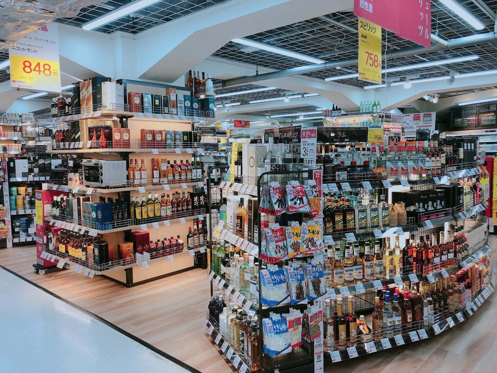 ビックカメラ新宿西口店がお酒ありすぎ、半額セールやりすぎ、無料