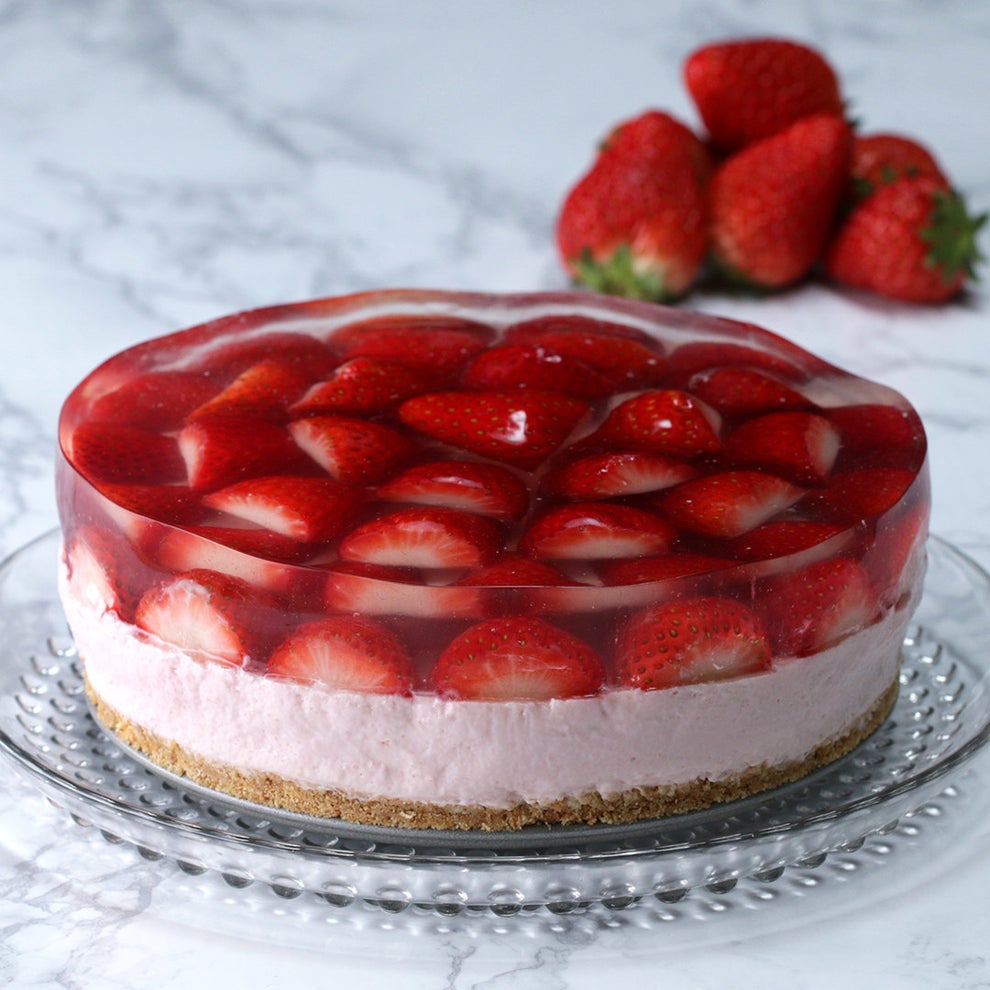 華やかうっとり 2層仕立てのいちごチーズケーキ
