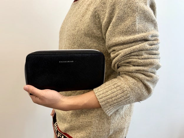 雑誌付録のサイフがすごい「ハッセルブラッド!? 」「100万くらい入りそう」 