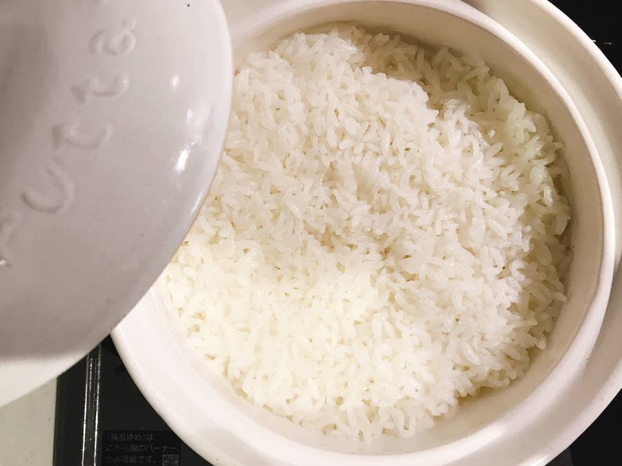 100均の土鍋が超優秀 一人暮らしが買うべきダイソーのキッチングッズ