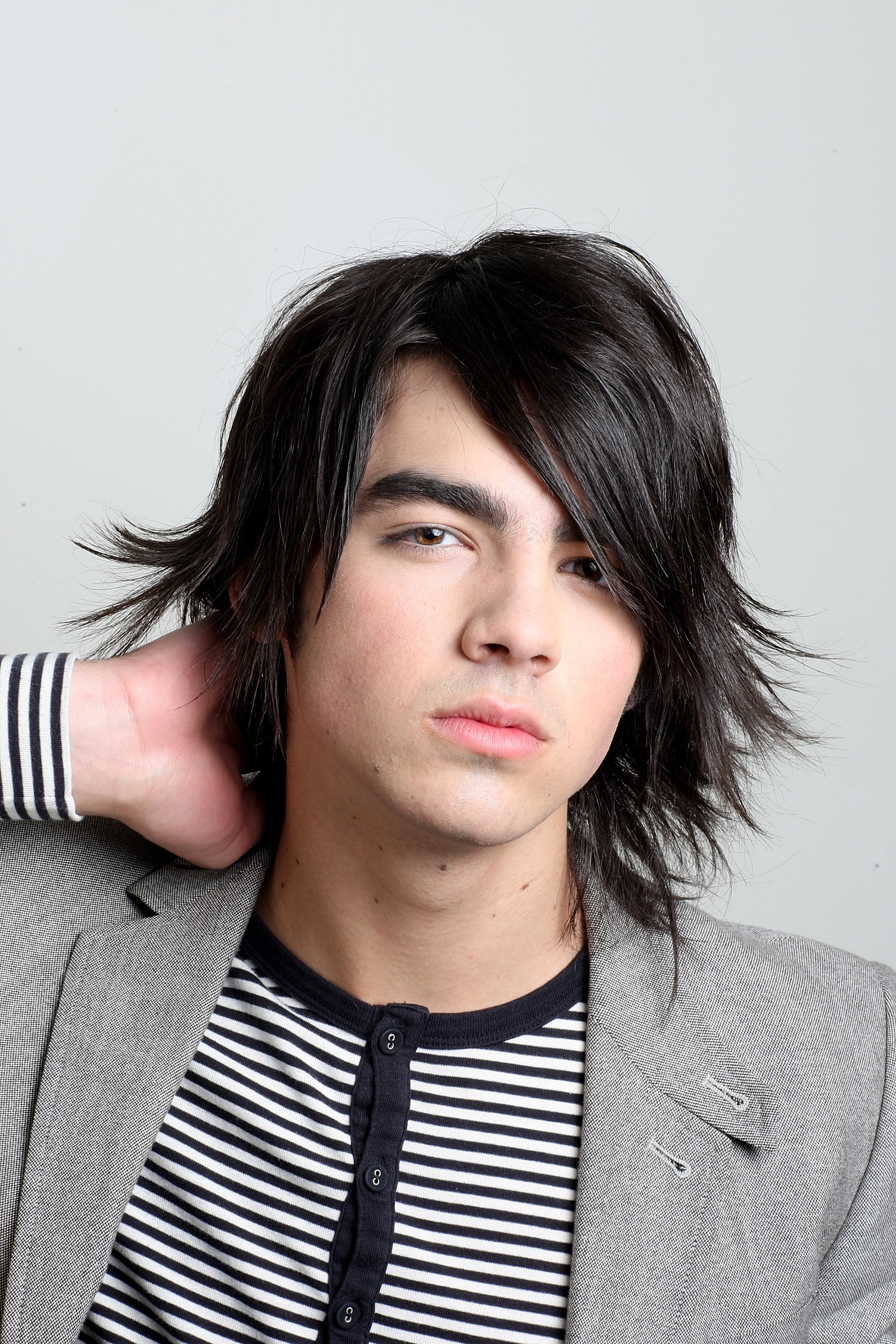 22 Pictures That Show Joe Jonas Dramatic Hair Journey