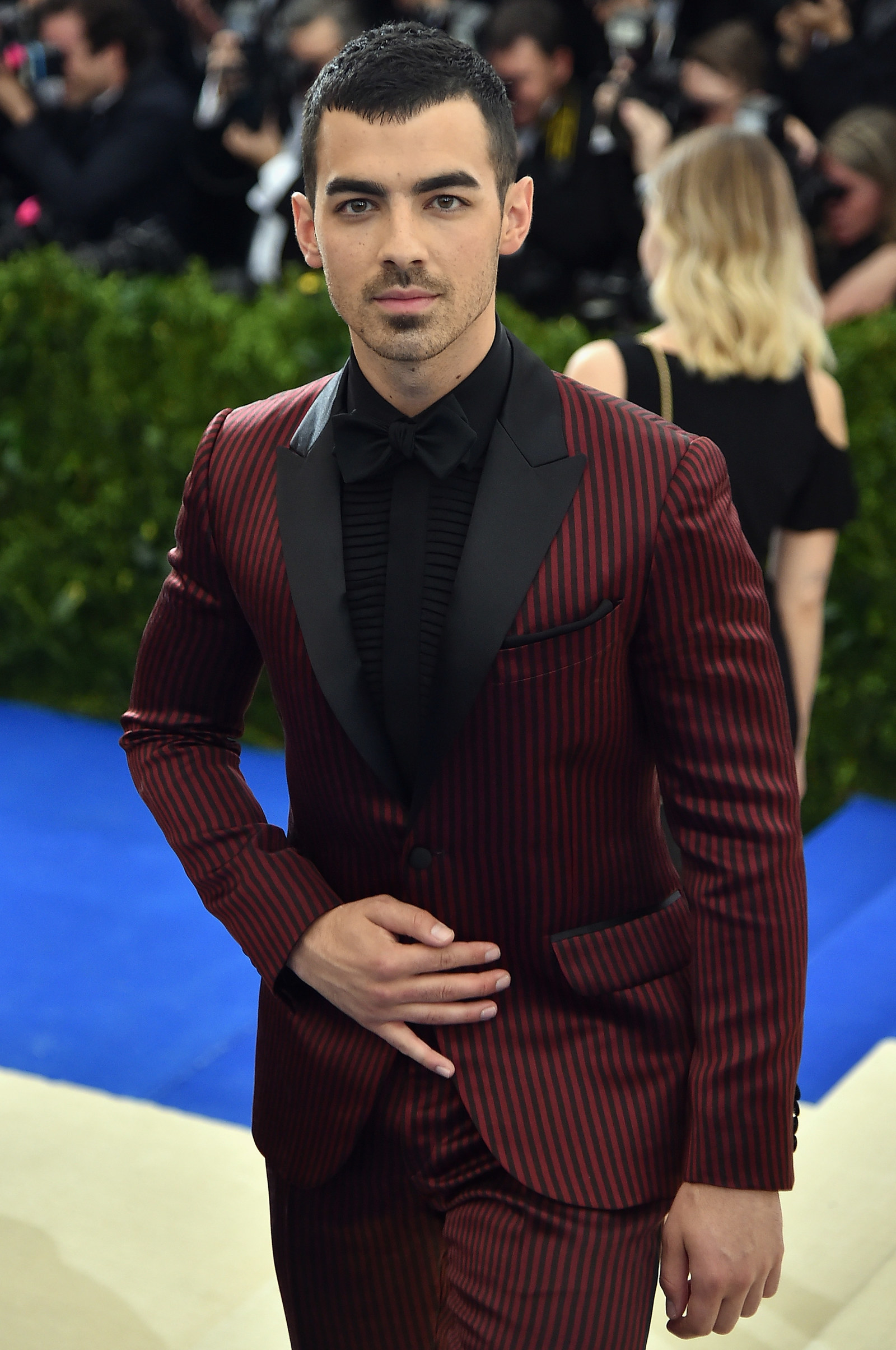 22 Pictures That Show Joe Jonas' Dramatic Hair Journey