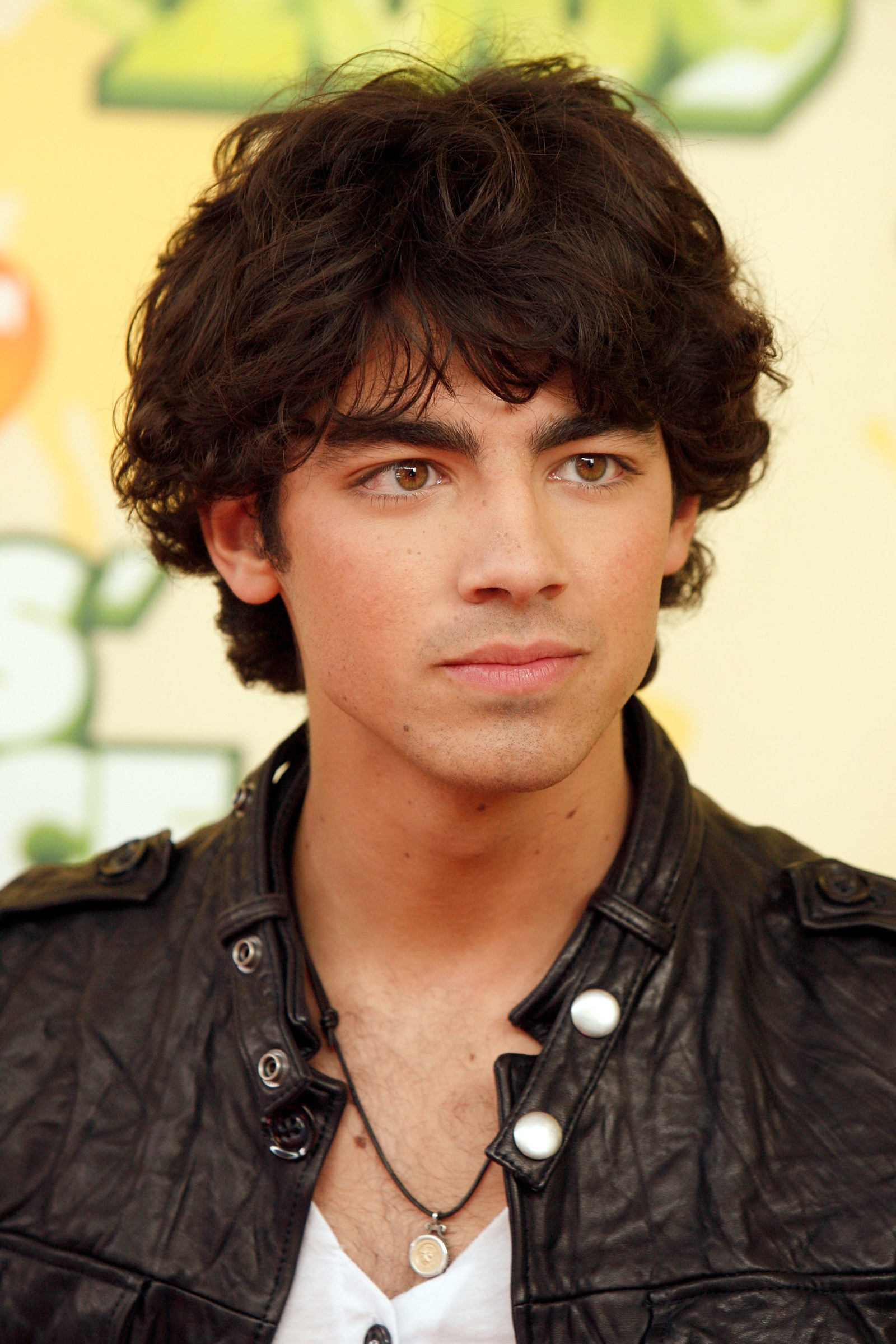 22-pictures-that-show-joe-jonas-dramatic-hair-journey