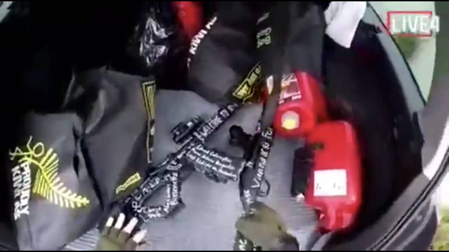 更新 ニュージーランドの銃乱射事件で50人死亡 動画でライブ中継か